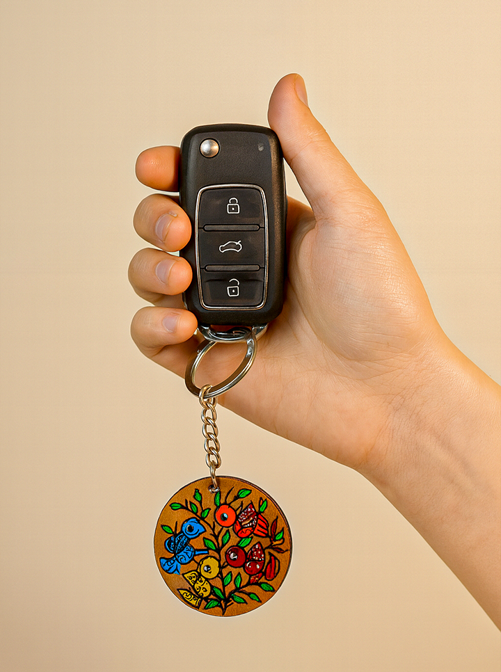 Hand-Painted Wooden Bird Design Keychain – Artistic & Unique Charm