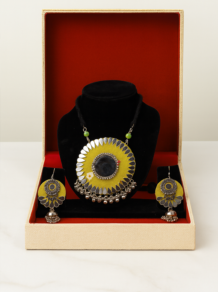 Handmade Green Necklace with Earrings Set – Elegant Ethnic Jewelry