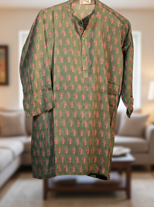 Stylish Green Kurti with Pink Pattern – Elegant & Comfortable