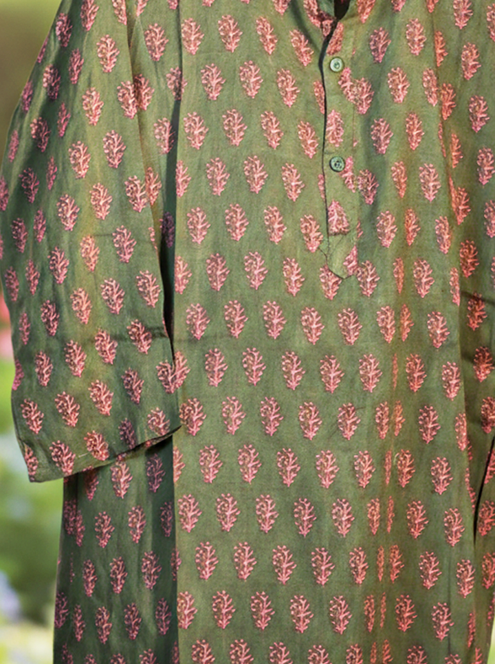 Stylish Green Kurti with Pink Pattern – Elegant & Comfortable