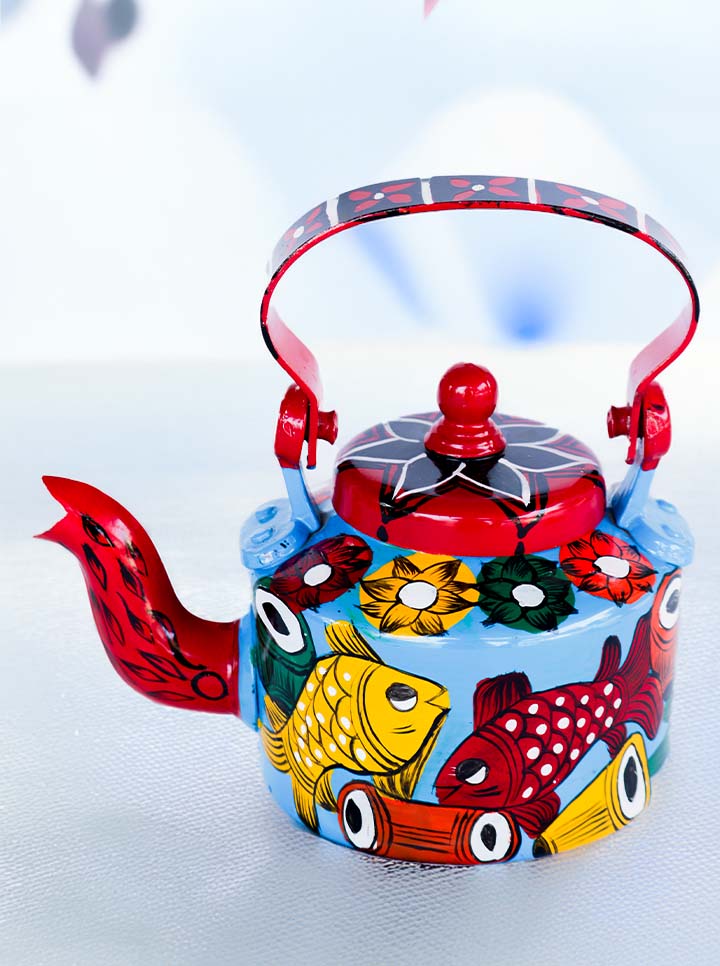 Hand-Painted Pattachitra Kettle – Fish Motif Folk Art (Blue And Maroon)