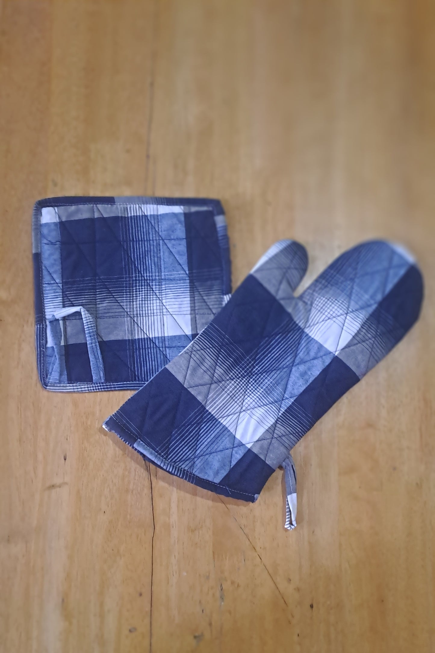 Oven gloves with pot holder