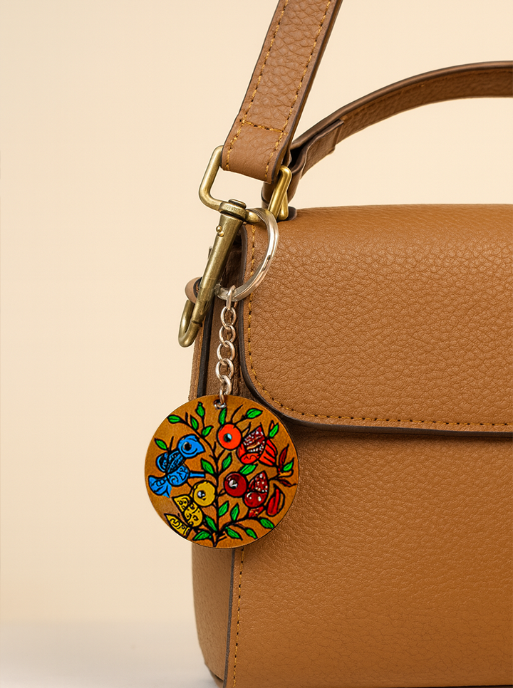 Hand-Painted Wooden Bird Design Keychain – Artistic & Unique Charm