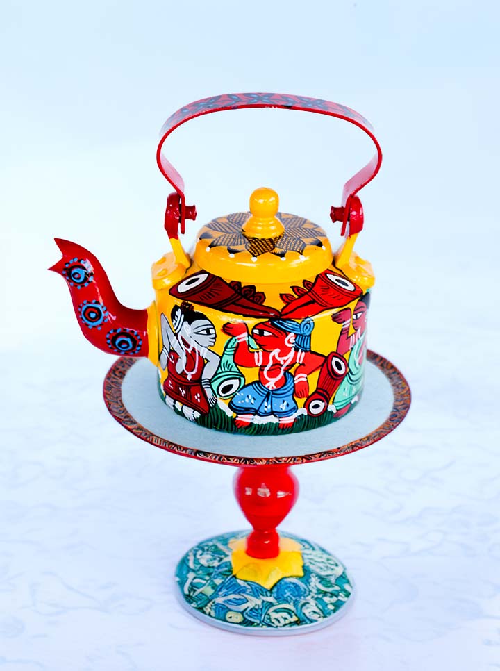 Hand-Painted Pattachitra Tribal Kettle – Traditional Folk Art Elegance (Maroon And Yellow)