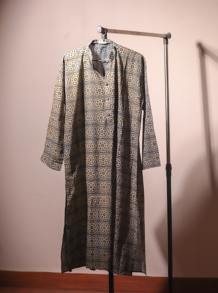 Elegant Grey Kurta with Traditional Block Print – Understated Charm, Handcrafted Grace