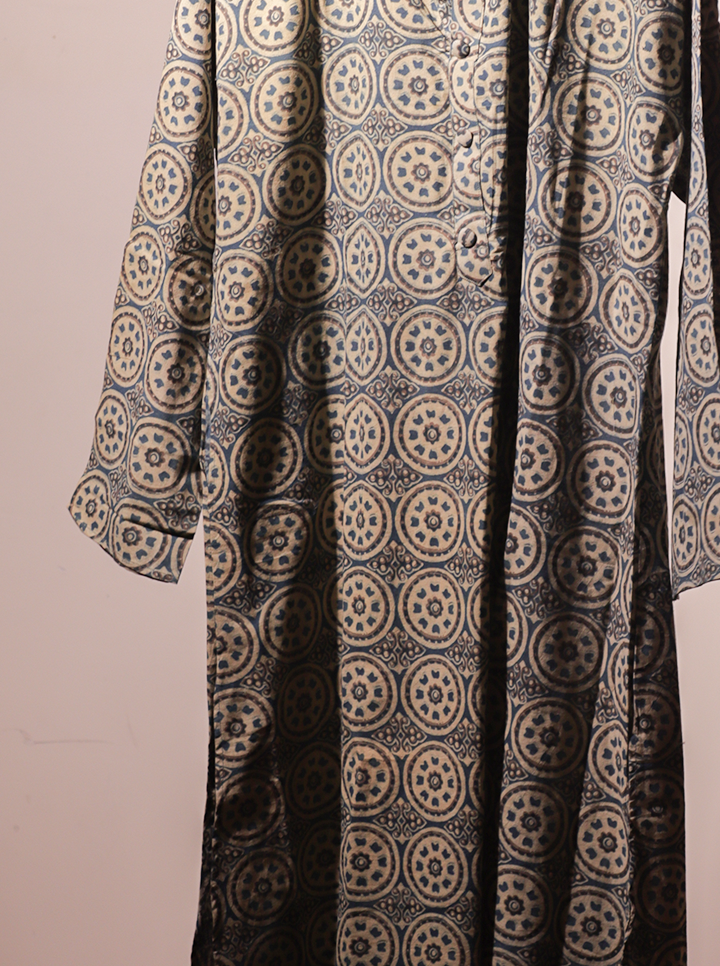 Elegant Grey Kurta with Traditional Block Print – Understated Charm, Handcrafted Grace